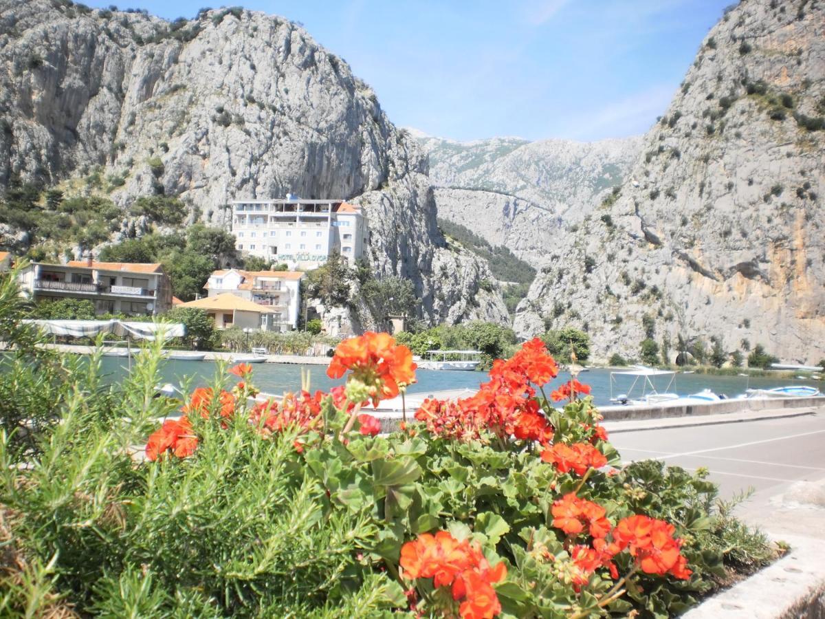 Apartment Lana Omiš Exterior foto